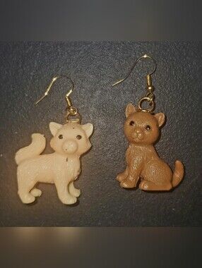 Handmade 3D Printed Cat Dangle Earrings – Two-Tone Beige & Brown